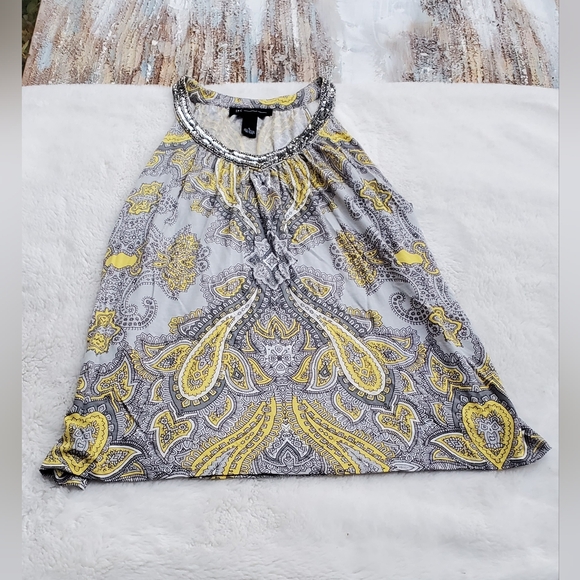 Chic INC Cute Top with Sequins Size LARGE - Picture 1 of 4